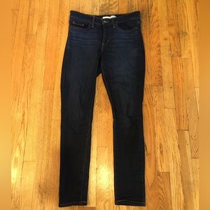 Dark blue Levi’s skinny jeans size W29 L30